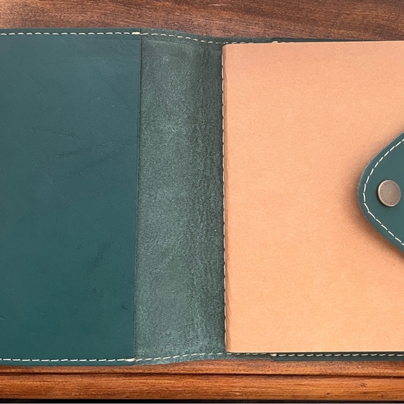 📌SOLD📌Portland Leather Goods Peacock medium snap journal - Picture 3 of 3